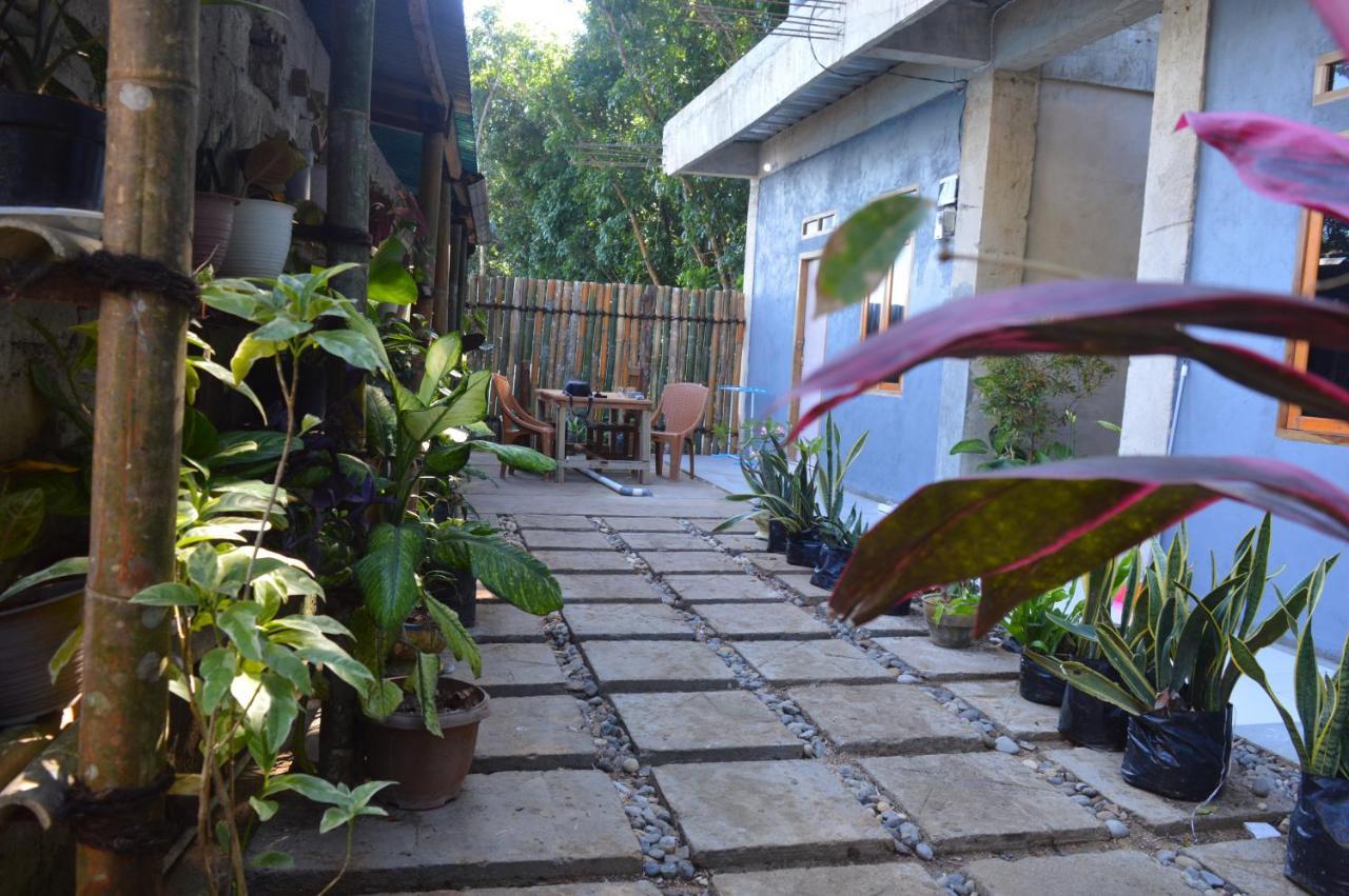 Labuan Bajo Mahoni Guesthouse Екстериор снимка