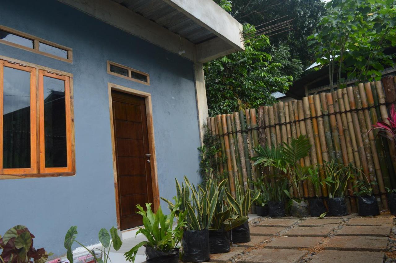 Labuan Bajo Mahoni Guesthouse Екстериор снимка