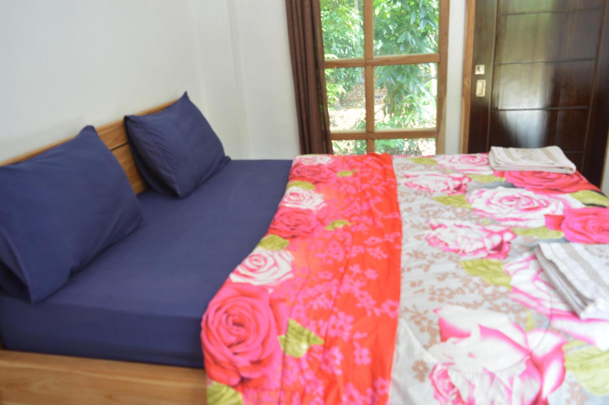 Labuan Bajo Mahoni Guesthouse Екстериор снимка